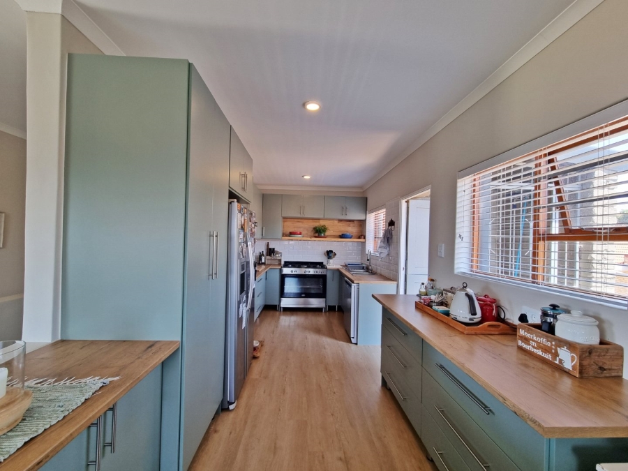 4 Bedroom Property for Sale in Wavecrest Eastern Cape